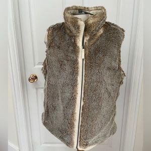 GAP Reversible Faux Fur Vest size XL